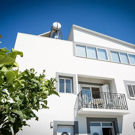 Cemal Apts Trikomo